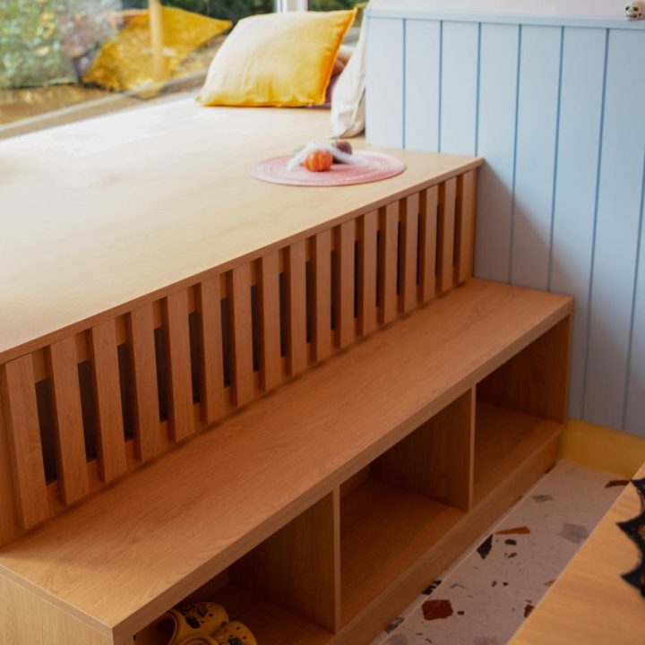 Realizacja MiD Business: meble na wymiar do herbaciarni „Pij Herbatę!”. Siedziska, lady i zabudowy w dwóch lokalach – indywidualne projekty, funkcjonalne i oryginalne.