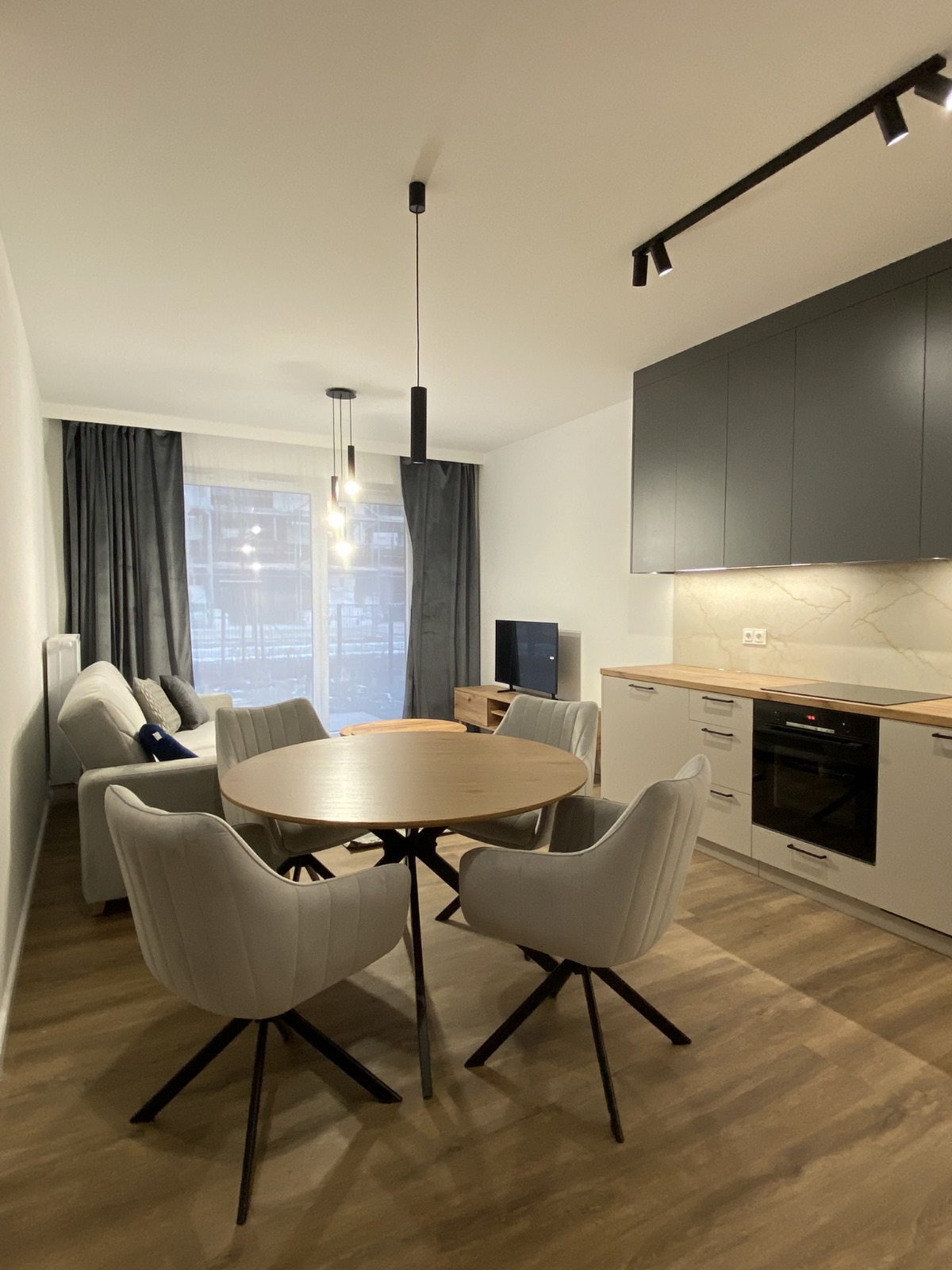 Realizacja mebli na wymiar dla dewelopera - Warszawa, ul. Podskarbińska - kuchnie na wymiar, szafy na wymiar, meble łazienkowe na wymiar - pakiet MiD Business