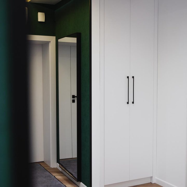 Meble biurowe na wymiar w Markach – szafy, zabudowy grzejników, kuchnia i łazienka. Elegancki design, lakierowane fronty i funkcjonalność. Realizacja MiD Business.