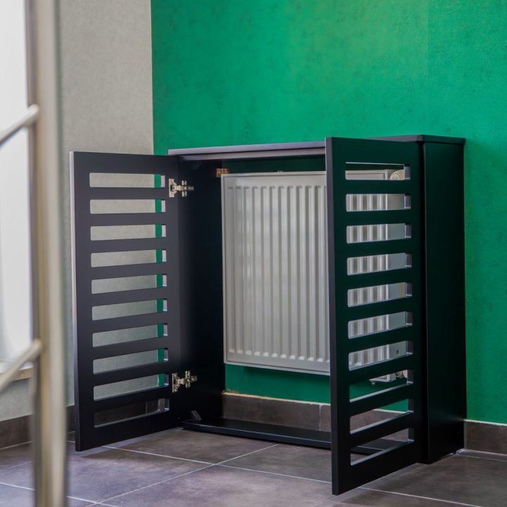 Meble biurowe na wymiar w Markach – szafy, zabudowy grzejników, kuchnia i łazienka. Elegancki design, lakierowane fronty i funkcjonalność. Realizacja MiD Business.