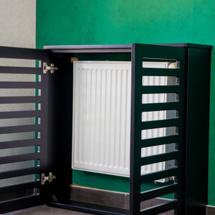 Meble biurowe na wymiar w Markach – szafy, zabudowy grzejników, kuchnia i łazienka. Elegancki design, lakierowane fronty i funkcjonalność. Realizacja MiD Business.