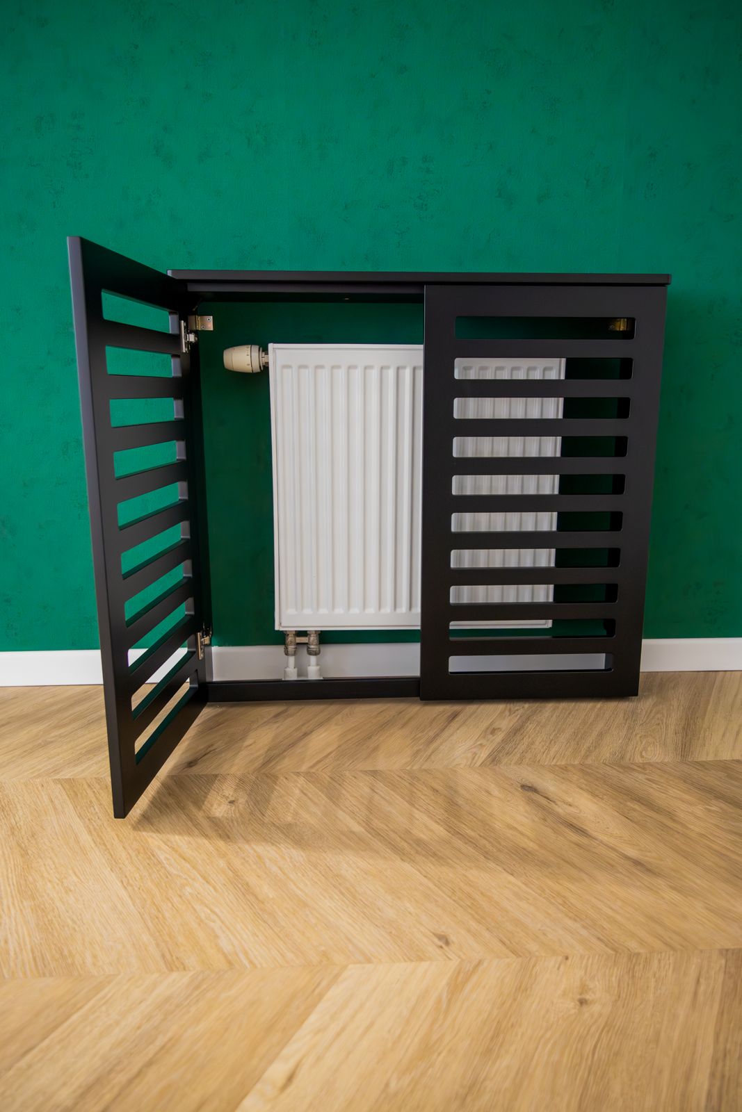 Meble biurowe na wymiar w Markach – szafy, zabudowy grzejników, kuchnia i łazienka. Elegancki design, lakierowane fronty i funkcjonalność. Realizacja MiD Business.