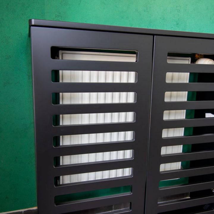 Meble biurowe na wymiar w Markach – szafy, zabudowy grzejników, kuchnia i łazienka. Elegancki design, lakierowane fronty i funkcjonalność. Realizacja MiD Business.