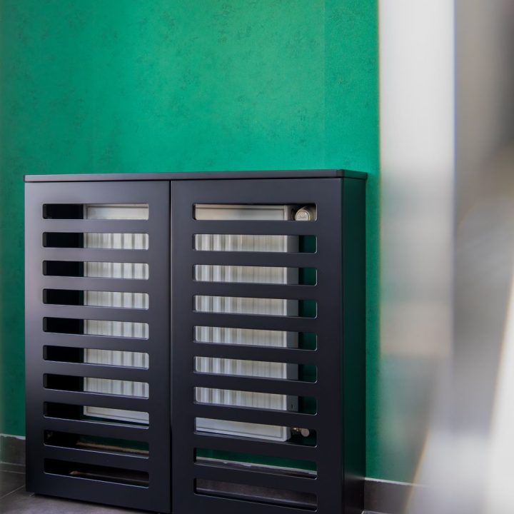 Meble biurowe na wymiar w Markach – szafy, zabudowy grzejników, kuchnia i łazienka. Elegancki design, lakierowane fronty i funkcjonalność. Realizacja MiD Business.