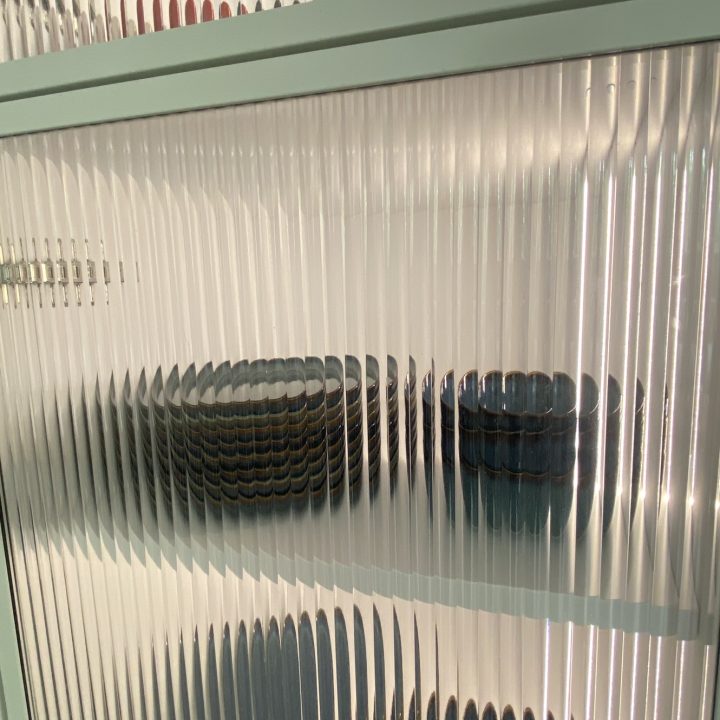 Kompleksowa realizacja MiD Prestige: meble na wymiar – kuchnia z wyspą, spiżarnia, garderoby, szafy, biurka i zabudowy łazienkowe. Estetyka premium i perfekcyjne wykonanie.