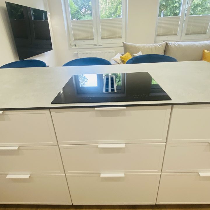 Kompleksowa realizacja MiD Prestige: meble na wymiar – kuchnia z wyspą, spiżarnia, garderoby, szafy, biurka i zabudowy łazienkowe. Estetyka premium i perfekcyjne wykonanie.