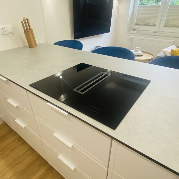 Kompleksowa realizacja MiD Prestige: meble na wymiar – kuchnia z wyspą, spiżarnia, garderoby, szafy, biurka i zabudowy łazienkowe. Estetyka premium i perfekcyjne wykonanie.