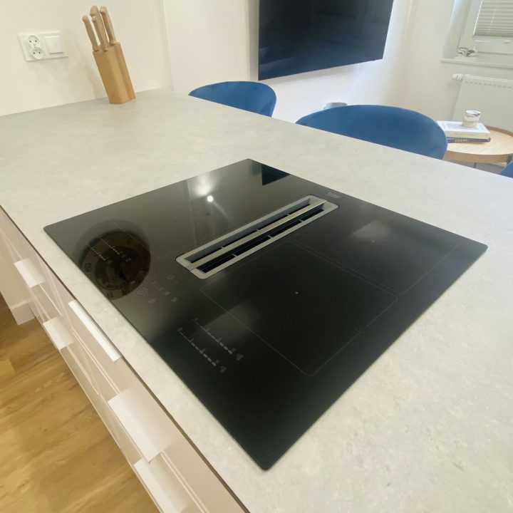 Kompleksowa realizacja MiD Prestige: meble na wymiar – kuchnia z wyspą, spiżarnia, garderoby, szafy, biurka i zabudowy łazienkowe. Estetyka premium i perfekcyjne wykonanie.