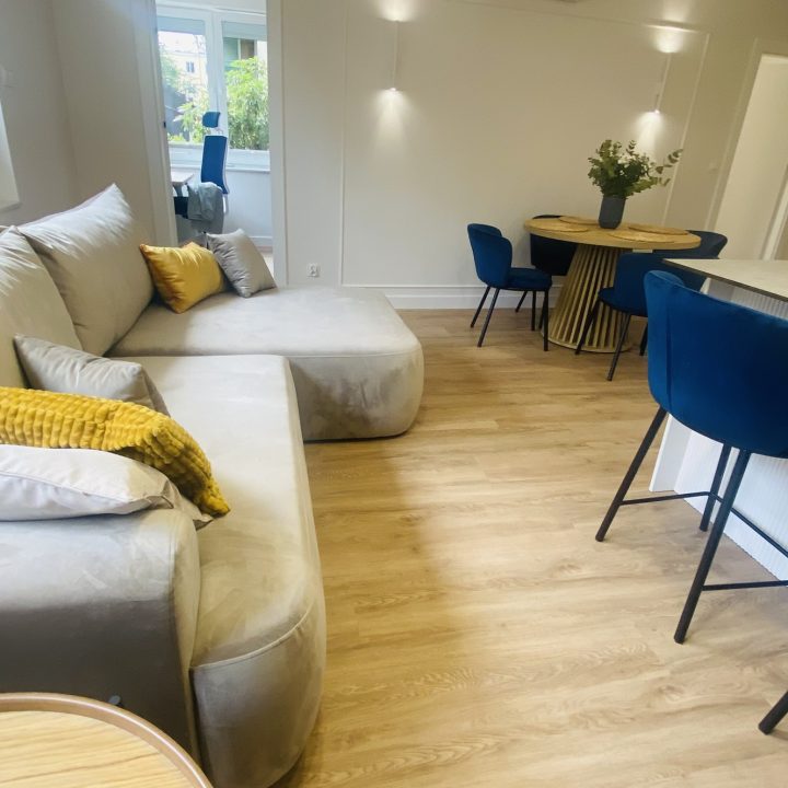 Kompleksowa realizacja MiD Prestige: meble na wymiar – kuchnia z wyspą, spiżarnia, garderoby, szafy, biurka i zabudowy łazienkowe. Estetyka premium i perfekcyjne wykonanie.