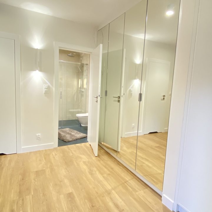 Kompleksowa realizacja MiD Prestige: meble na wymiar – kuchnia z wyspą, spiżarnia, garderoby, szafy, biurka i zabudowy łazienkowe. Estetyka premium i perfekcyjne wykonanie.