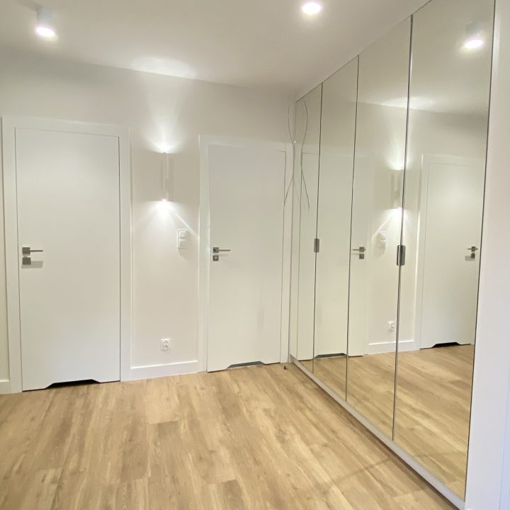 Kompleksowa realizacja MiD Prestige: meble na wymiar – kuchnia z wyspą, spiżarnia, garderoby, szafy, biurka i zabudowy łazienkowe. Estetyka premium i perfekcyjne wykonanie.