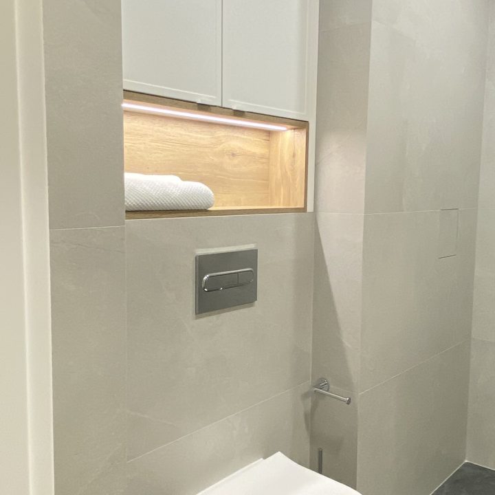 Kompleksowa realizacja MiD Prestige: meble na wymiar – kuchnia z wyspą, spiżarnia, garderoby, szafy, biurka i zabudowy łazienkowe. Estetyka premium i perfekcyjne wykonanie.