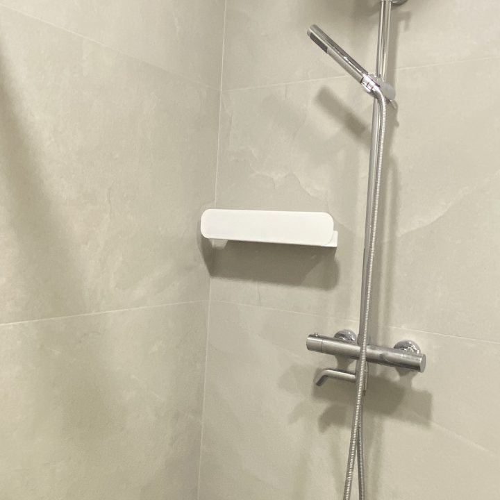 Kompleksowa realizacja MiD Prestige: meble na wymiar – kuchnia z wyspą, spiżarnia, garderoby, szafy, biurka i zabudowy łazienkowe. Estetyka premium i perfekcyjne wykonanie.