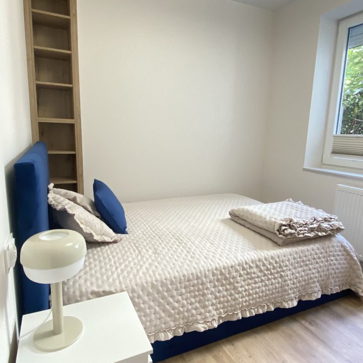 Kompleksowa realizacja MiD Prestige: meble na wymiar – kuchnia z wyspą, spiżarnia, garderoby, szafy, biurka i zabudowy łazienkowe. Estetyka premium i perfekcyjne wykonanie.