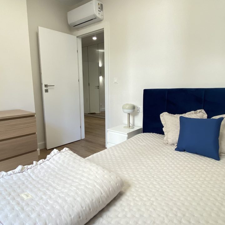 Kompleksowa realizacja MiD Prestige: meble na wymiar – kuchnia z wyspą, spiżarnia, garderoby, szafy, biurka i zabudowy łazienkowe. Estetyka premium i perfekcyjne wykonanie.