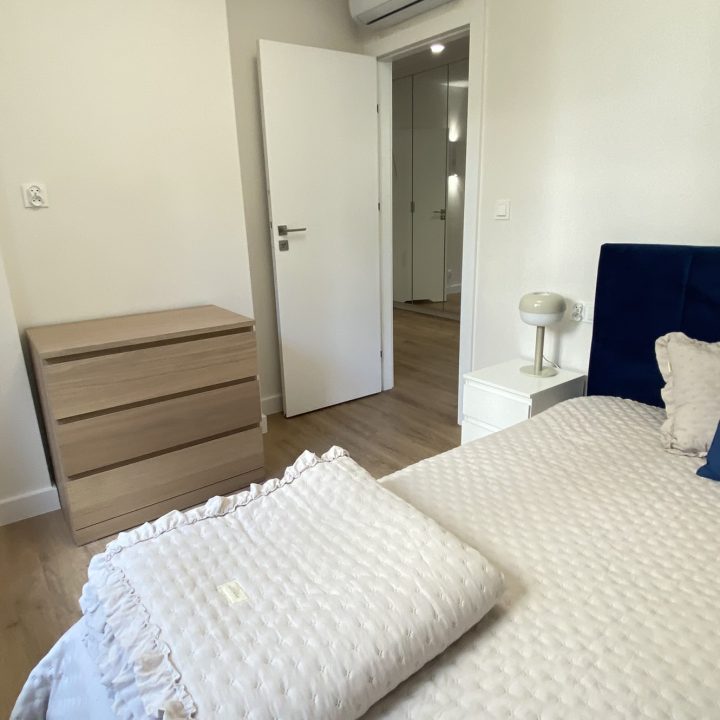 Kompleksowa realizacja MiD Prestige: meble na wymiar – kuchnia z wyspą, spiżarnia, garderoby, szafy, biurka i zabudowy łazienkowe. Estetyka premium i perfekcyjne wykonanie.