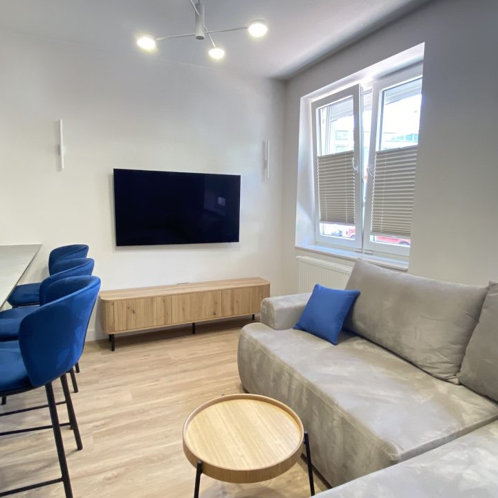 Kompleksowa realizacja MiD Prestige: meble na wymiar – kuchnia z wyspą, spiżarnia, garderoby, szafy, biurka i zabudowy łazienkowe. Estetyka premium i perfekcyjne wykonanie.