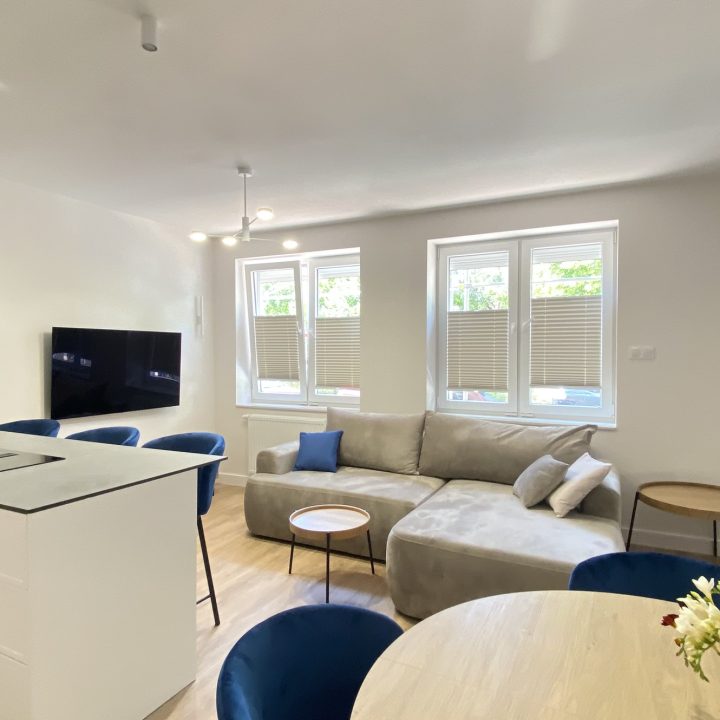 Kompleksowa realizacja MiD Prestige: meble na wymiar – kuchnia z wyspą, spiżarnia, garderoby, szafy, biurka i zabudowy łazienkowe. Estetyka premium i perfekcyjne wykonanie.