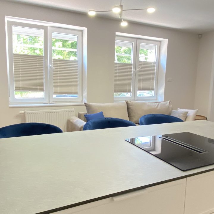 Kompleksowa realizacja MiD Prestige: meble na wymiar – kuchnia z wyspą, spiżarnia, garderoby, szafy, biurka i zabudowy łazienkowe. Estetyka premium i perfekcyjne wykonanie.