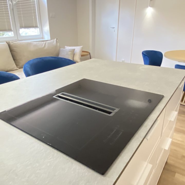 Kompleksowa realizacja MiD Prestige: meble na wymiar – kuchnia z wyspą, spiżarnia, garderoby, szafy, biurka i zabudowy łazienkowe. Estetyka premium i perfekcyjne wykonanie.