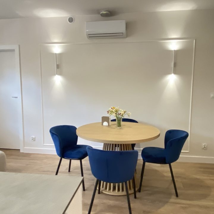 Kompleksowa realizacja MiD Prestige: meble na wymiar – kuchnia z wyspą, spiżarnia, garderoby, szafy, biurka i zabudowy łazienkowe. Estetyka premium i perfekcyjne wykonanie.