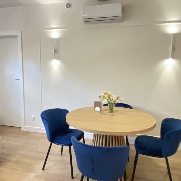 Kompleksowa realizacja MiD Prestige: meble na wymiar – kuchnia z wyspą, spiżarnia, garderoby, szafy, biurka i zabudowy łazienkowe. Estetyka premium i perfekcyjne wykonanie.