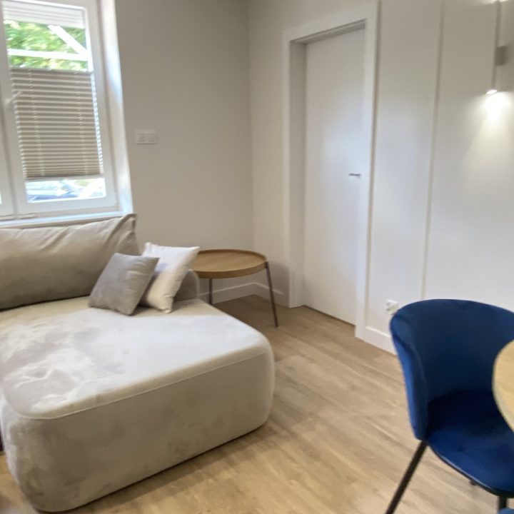 Kompleksowa realizacja MiD Prestige: meble na wymiar – kuchnia z wyspą, spiżarnia, garderoby, szafy, biurka i zabudowy łazienkowe. Estetyka premium i perfekcyjne wykonanie.