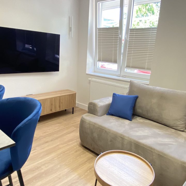 Kompleksowa realizacja MiD Prestige: meble na wymiar – kuchnia z wyspą, spiżarnia, garderoby, szafy, biurka i zabudowy łazienkowe. Estetyka premium i perfekcyjne wykonanie.