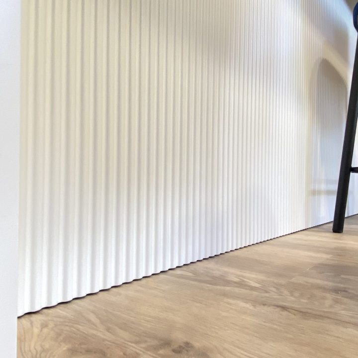 Kompleksowa realizacja MiD Prestige: meble na wymiar – kuchnia z wyspą, spiżarnia, garderoby, szafy, biurka i zabudowy łazienkowe. Estetyka premium i perfekcyjne wykonanie.