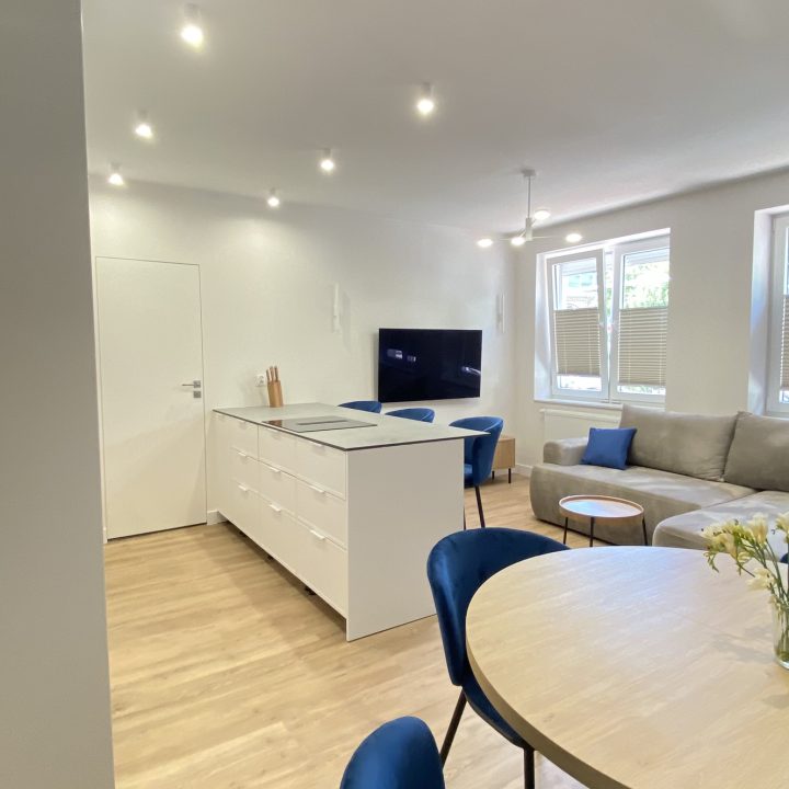 Kompleksowa realizacja MiD Prestige: meble na wymiar – kuchnia z wyspą, spiżarnia, garderoby, szafy, biurka i zabudowy łazienkowe. Estetyka premium i perfekcyjne wykonanie.