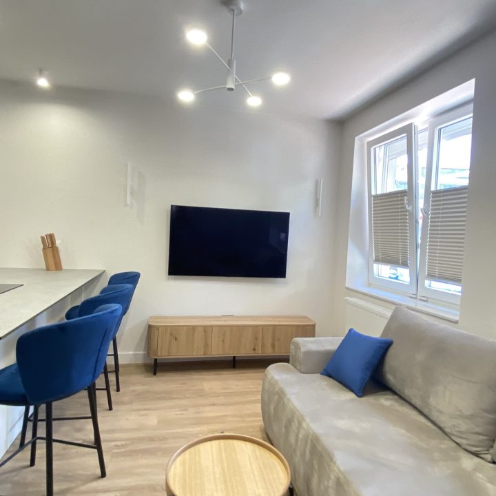 Kompleksowa realizacja MiD Prestige: meble na wymiar – kuchnia z wyspą, spiżarnia, garderoby, szafy, biurka i zabudowy łazienkowe. Estetyka premium i perfekcyjne wykonanie.