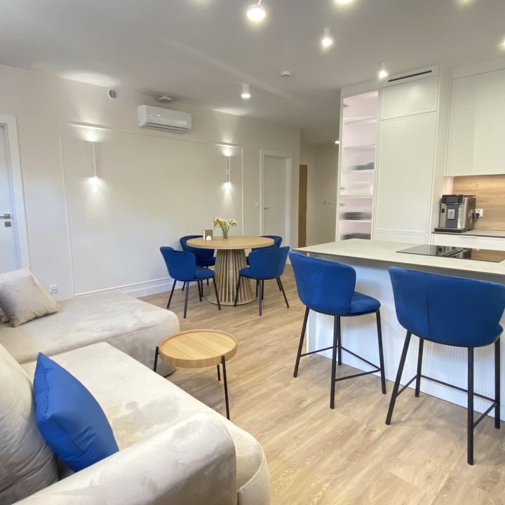 Kompleksowa realizacja MiD Prestige: meble na wymiar – kuchnia z wyspą, spiżarnia, garderoby, szafy, biurka i zabudowy łazienkowe. Estetyka premium i perfekcyjne wykonanie.