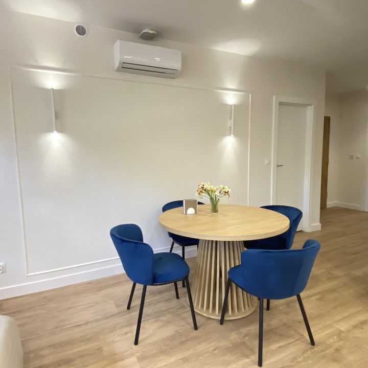 Kompleksowa realizacja MiD Prestige: meble na wymiar – kuchnia z wyspą, spiżarnia, garderoby, szafy, biurka i zabudowy łazienkowe. Estetyka premium i perfekcyjne wykonanie.