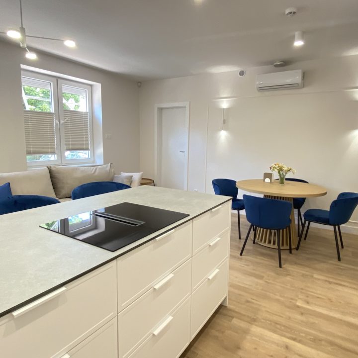 Kompleksowa realizacja MiD Prestige: meble na wymiar – kuchnia z wyspą, spiżarnia, garderoby, szafy, biurka i zabudowy łazienkowe. Estetyka premium i perfekcyjne wykonanie.