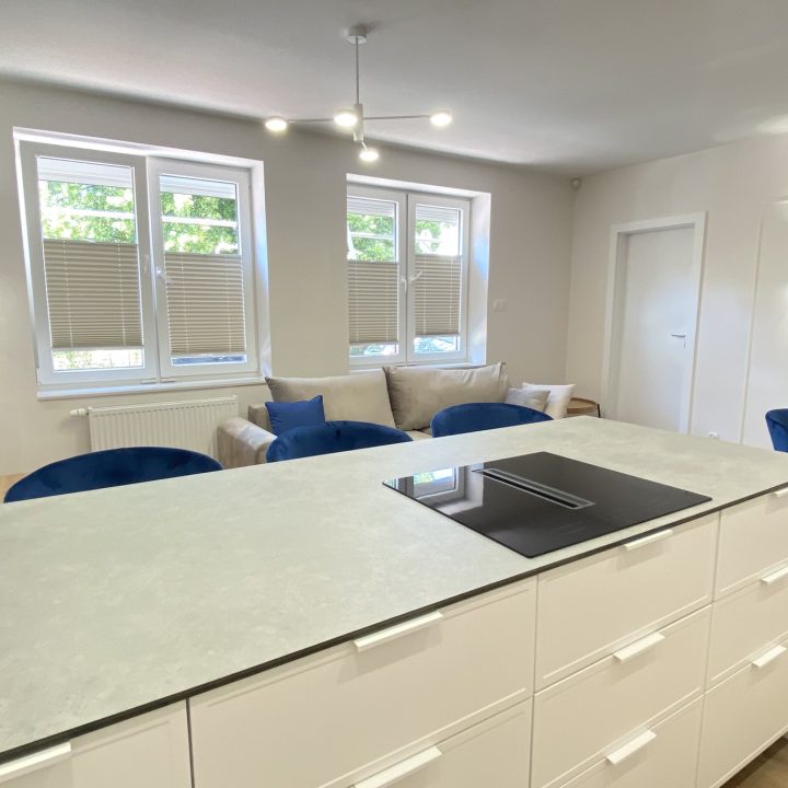 Kompleksowa realizacja MiD Prestige: meble na wymiar – kuchnia z wyspą, spiżarnia, garderoby, szafy, biurka i zabudowy łazienkowe. Estetyka premium i perfekcyjne wykonanie.