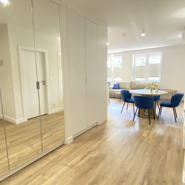 Kompleksowa realizacja MiD Prestige: meble na wymiar – kuchnia z wyspą, spiżarnia, garderoby, szafy, biurka i zabudowy łazienkowe. Estetyka premium i perfekcyjne wykonanie.