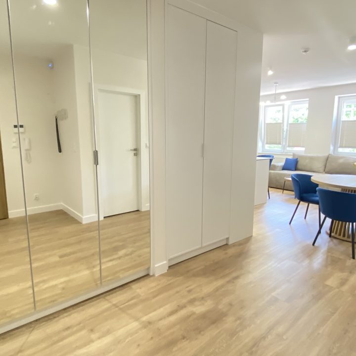 Kompleksowa realizacja MiD Prestige: meble na wymiar – kuchnia z wyspą, spiżarnia, garderoby, szafy, biurka i zabudowy łazienkowe. Estetyka premium i perfekcyjne wykonanie.