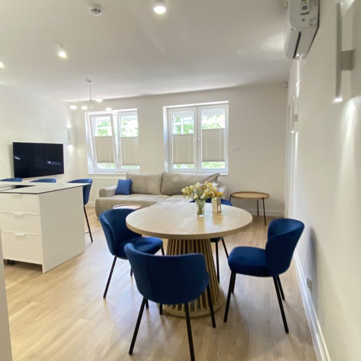 Kompleksowa realizacja MiD Prestige: meble na wymiar – kuchnia z wyspą, spiżarnia, garderoby, szafy, biurka i zabudowy łazienkowe. Estetyka premium i perfekcyjne wykonanie.