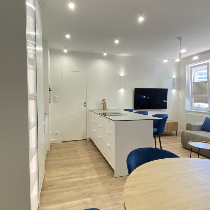 Kompleksowa realizacja MiD Prestige: meble na wymiar – kuchnia z wyspą, spiżarnia, garderoby, szafy, biurka i zabudowy łazienkowe. Estetyka premium i perfekcyjne wykonanie.