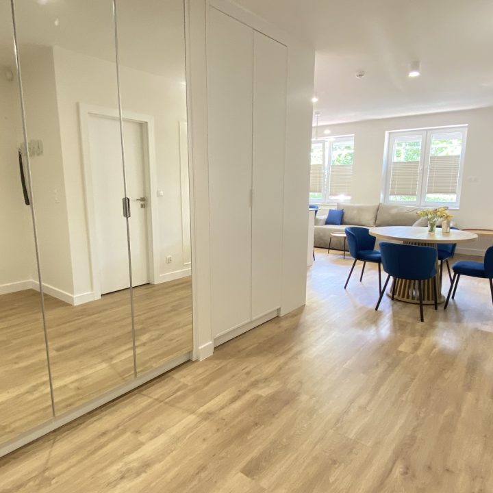 Kompleksowa realizacja MiD Prestige: meble na wymiar – kuchnia z wyspą, spiżarnia, garderoby, szafy, biurka i zabudowy łazienkowe. Estetyka premium i perfekcyjne wykonanie.