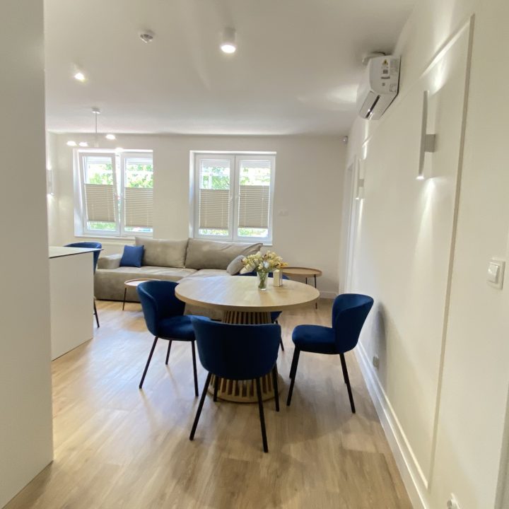 Kompleksowa realizacja MiD Prestige: meble na wymiar – kuchnia z wyspą, spiżarnia, garderoby, szafy, biurka i zabudowy łazienkowe. Estetyka premium i perfekcyjne wykonanie.