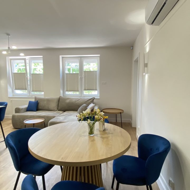 Kompleksowa realizacja MiD Prestige: meble na wymiar – kuchnia z wyspą, spiżarnia, garderoby, szafy, biurka i zabudowy łazienkowe. Estetyka premium i perfekcyjne wykonanie.