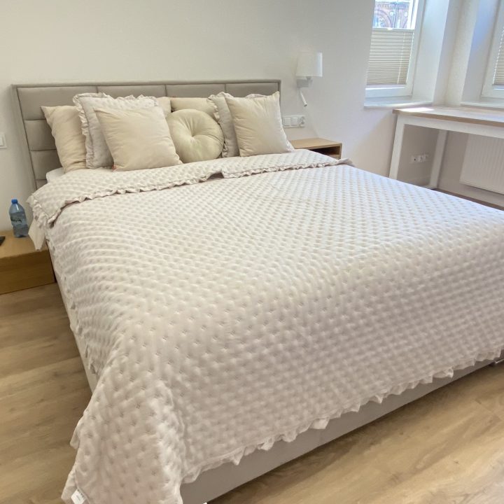 Kompleksowa realizacja MiD Prestige: meble na wymiar – kuchnia z wyspą, spiżarnia, garderoby, szafy, biurka i zabudowy łazienkowe. Estetyka premium i perfekcyjne wykonanie.