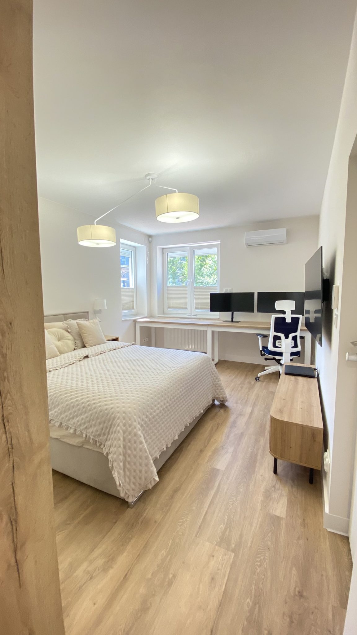 Kompleksowa realizacja MiD Prestige: meble na wymiar – kuchnia z wyspą, spiżarnia, garderoby, szafy, biurka i zabudowy łazienkowe. Estetyka premium i perfekcyjne wykonanie.