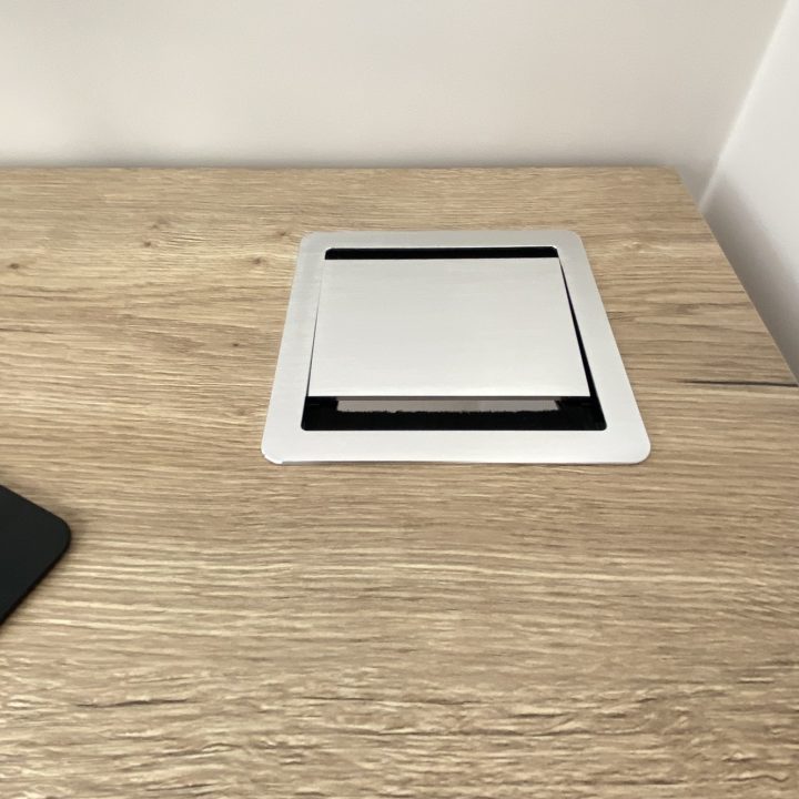 Kompleksowa realizacja MiD Prestige: meble na wymiar – kuchnia z wyspą, spiżarnia, garderoby, szafy, biurka i zabudowy łazienkowe. Estetyka premium i perfekcyjne wykonanie.