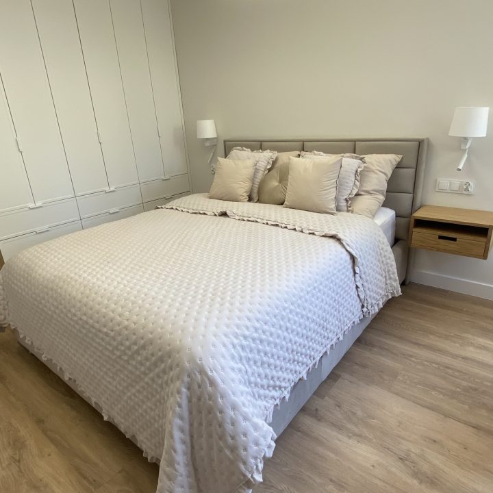 Kompleksowa realizacja MiD Prestige: meble na wymiar – kuchnia z wyspą, spiżarnia, garderoby, szafy, biurka i zabudowy łazienkowe. Estetyka premium i perfekcyjne wykonanie.