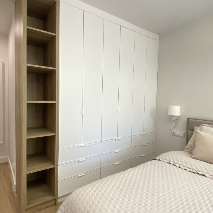 Kompleksowa realizacja MiD Prestige: meble na wymiar – kuchnia z wyspą, spiżarnia, garderoby, szafy, biurka i zabudowy łazienkowe. Estetyka premium i perfekcyjne wykonanie.