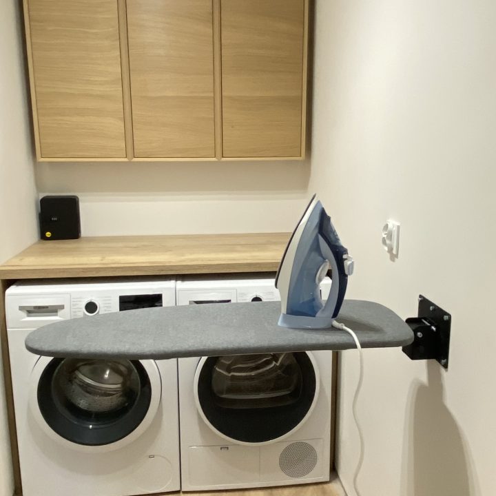 Kompleksowa realizacja MiD Prestige: meble na wymiar – kuchnia z wyspą, spiżarnia, garderoby, szafy, biurka i zabudowy łazienkowe. Estetyka premium i perfekcyjne wykonanie.