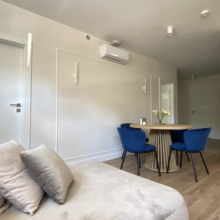 Kompleksowa realizacja MiD Prestige: meble na wymiar – kuchnia z wyspą, spiżarnia, garderoby, szafy, biurka i zabudowy łazienkowe. Estetyka premium i perfekcyjne wykonanie.