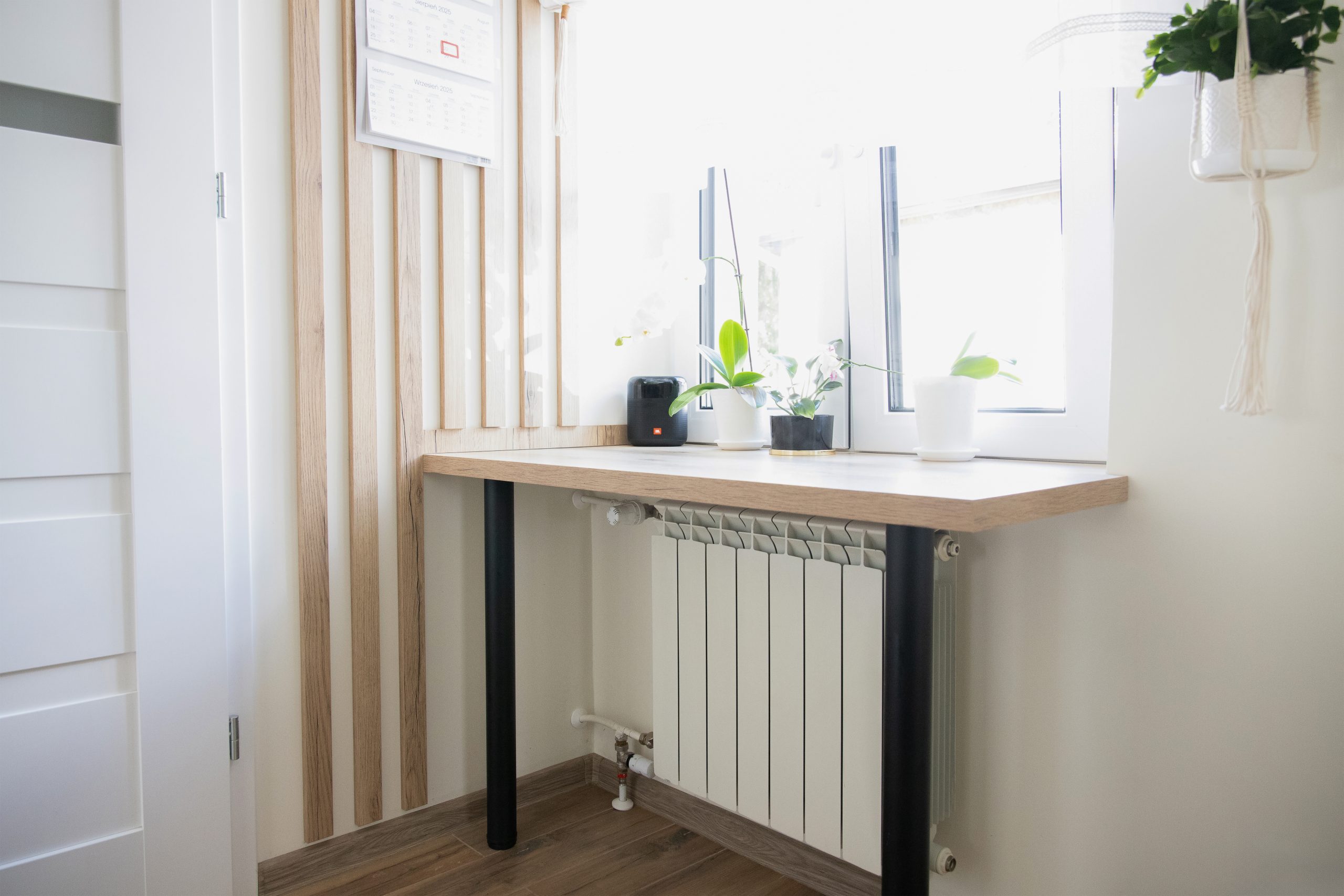 Kuchnia na wymiar w Mławie – kremowy połysk, ergonomiczny układ i większa pojemność zabudowy. Realizacja MiD Fast Fit w 6 tygodni za 29 000 zł.